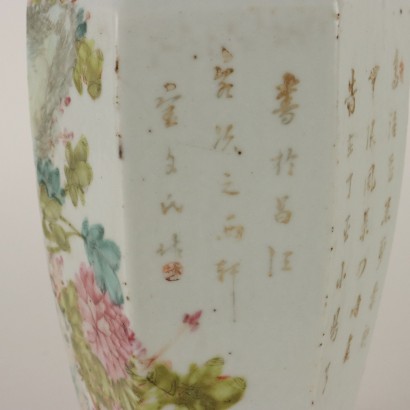 Vase en Porcelaine Chinosie avec Oiseaux et Signature du XXe Siècle