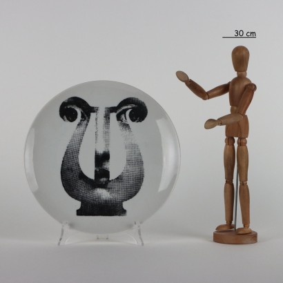 Piero Fornasetti Teller Tema und V-Serie,Piero Fornasetti,Piero Fornasetti,Piero Fornasetti,Piero Fornasetti,Piero Fornasetti,Piero Fornasetti,Piero Fornasetti,Piero Fornasetti,Piero Fornasetti,Piero Fornasetti