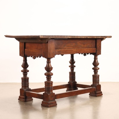 Table baroque en noyer