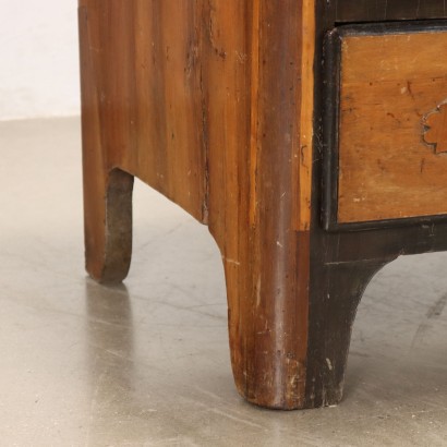 Baroque chest of drawers in walnut