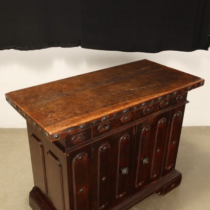 Barockes Sideboard mit Modifikationen