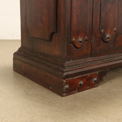 Barockes Sideboard mit Modifikationen