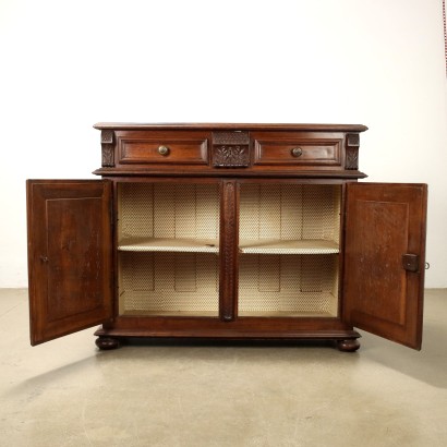 Sideboard aus Walnussholz