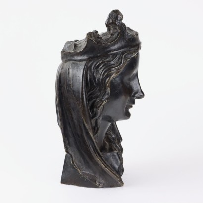 Rostro femenino en bronce