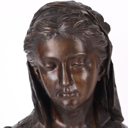 Busto de mujer joven en bronce