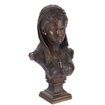 Busto de mujer joven en bronce