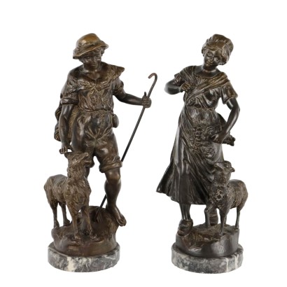 Pareja de figuras populares de bronce.