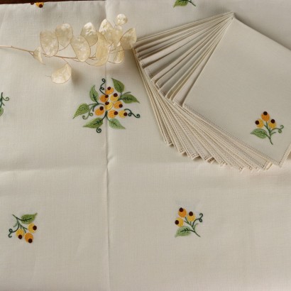 Vintage Tablecloth 12 Napkins Linen Flower Embroideries XX Century